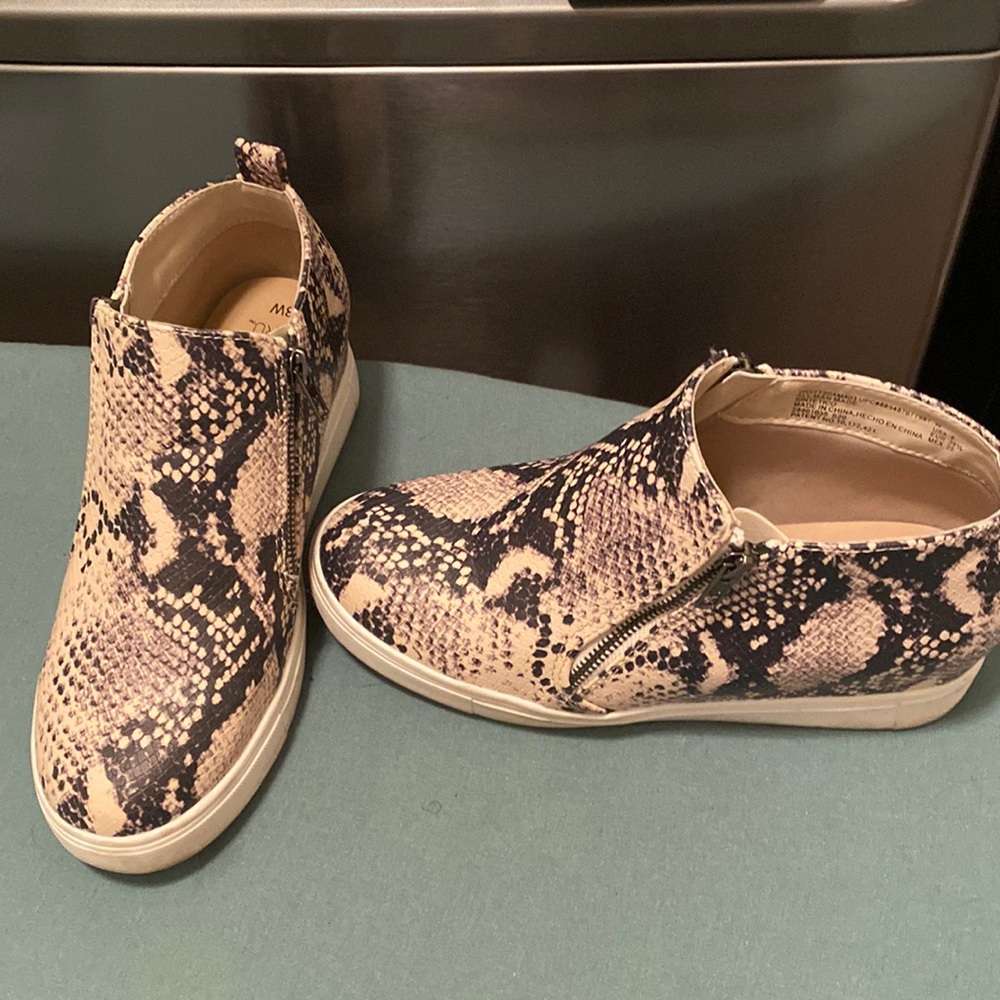 Woman’s shoe